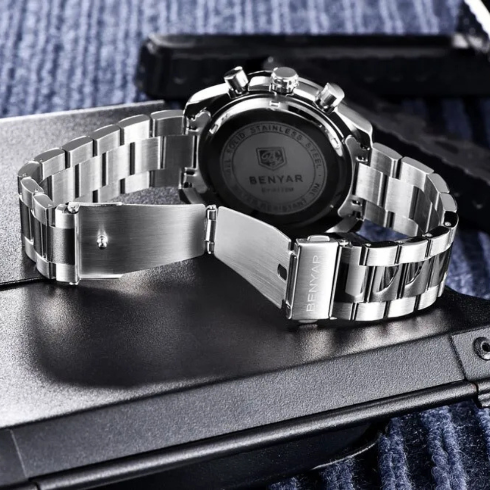 Crimson Tide | Elegant Quartz Timepiece