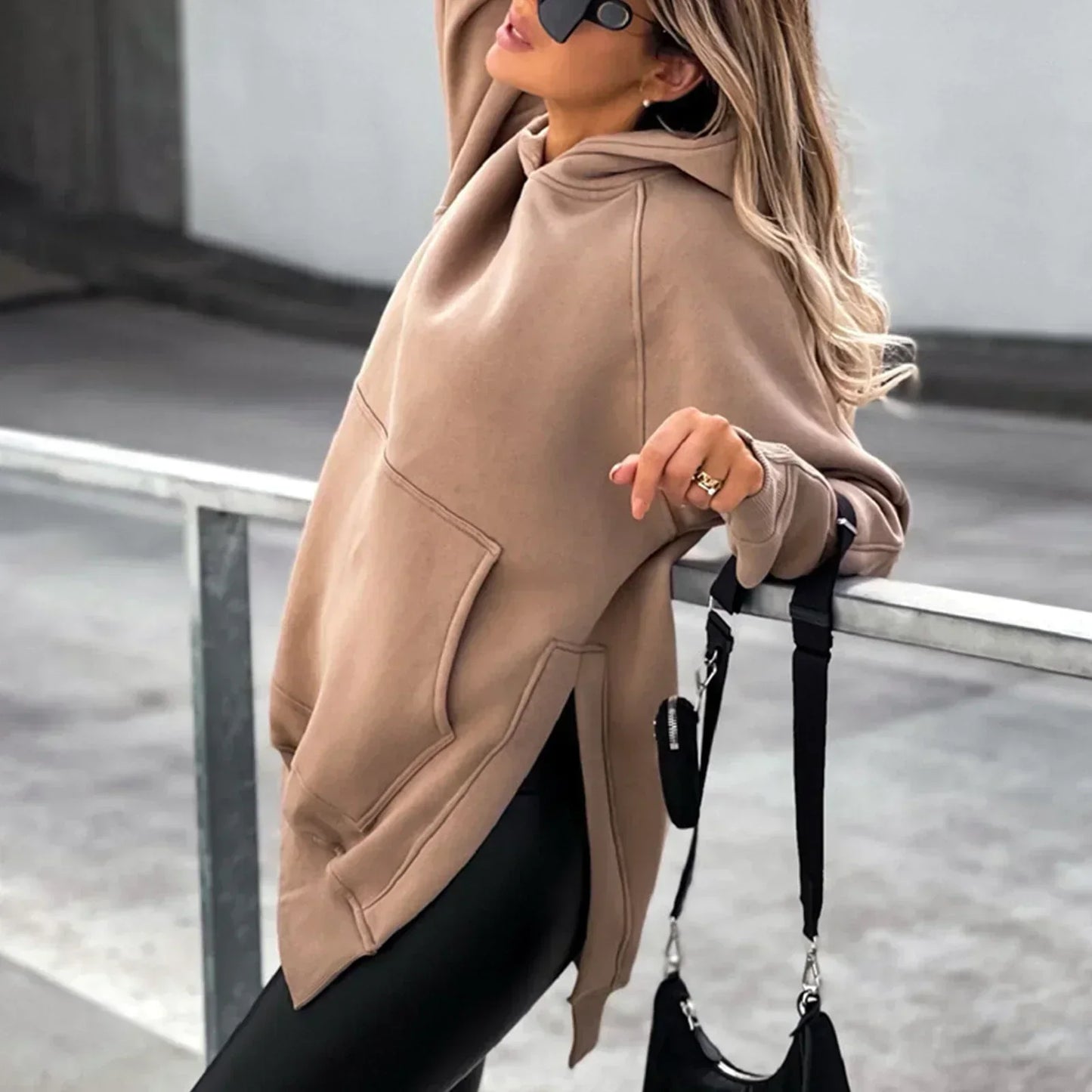 Amelia - Robe à capuche pour femmes de taille supérieure