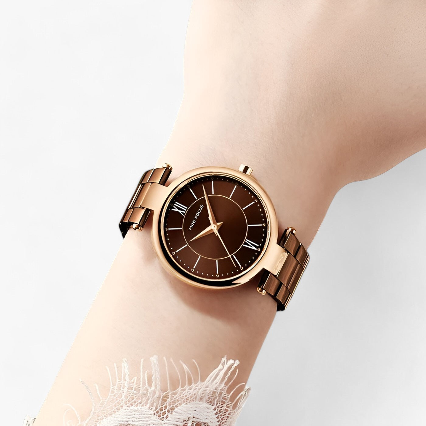 Elegant women's stainless steel quartz watch and minimalist dial